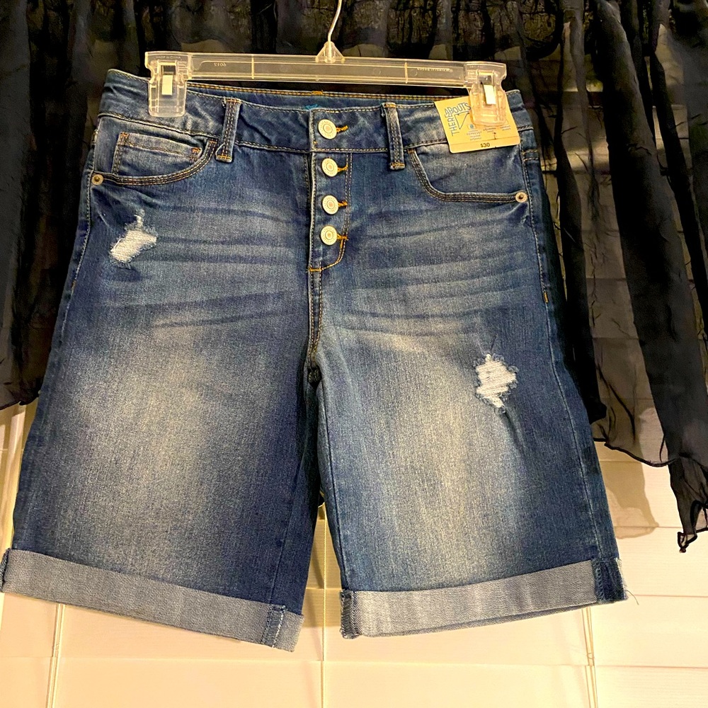 Girls Thereabouts shorts. Brand new.